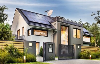 Teure Immobilie mit Solaranlage auf dem Dach